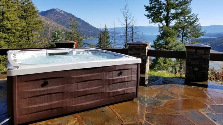 How much water does a hot tub hold?